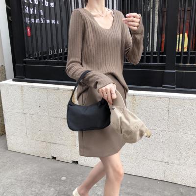 купить Тонкий джемпер с v-образным вырезом